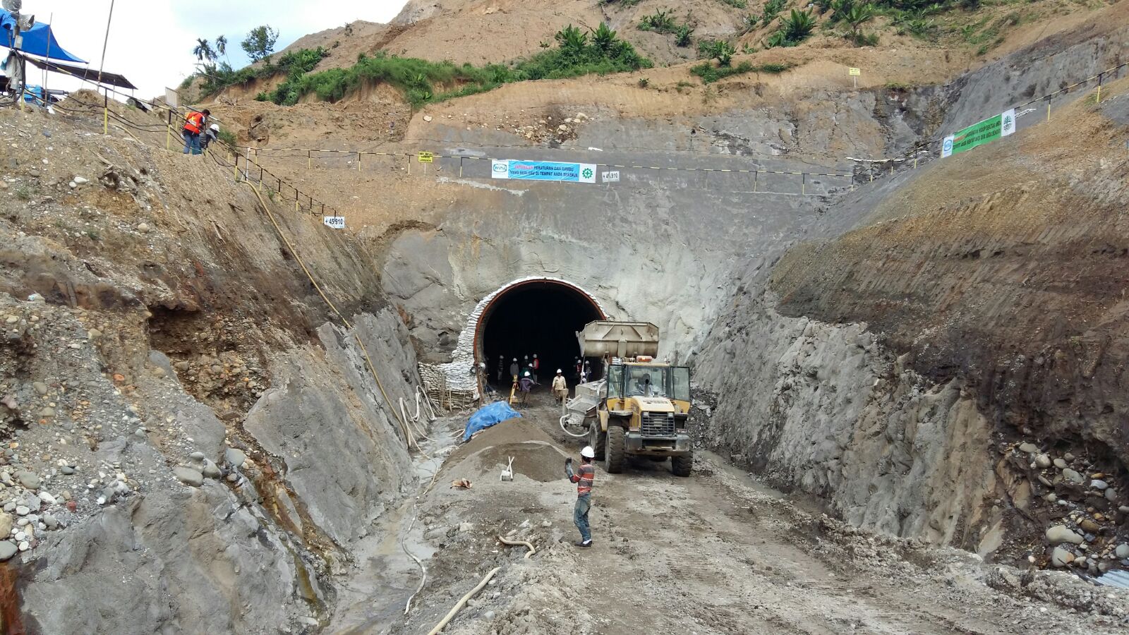 Construction Supervision Keureuto DAM North Aceh Regency.